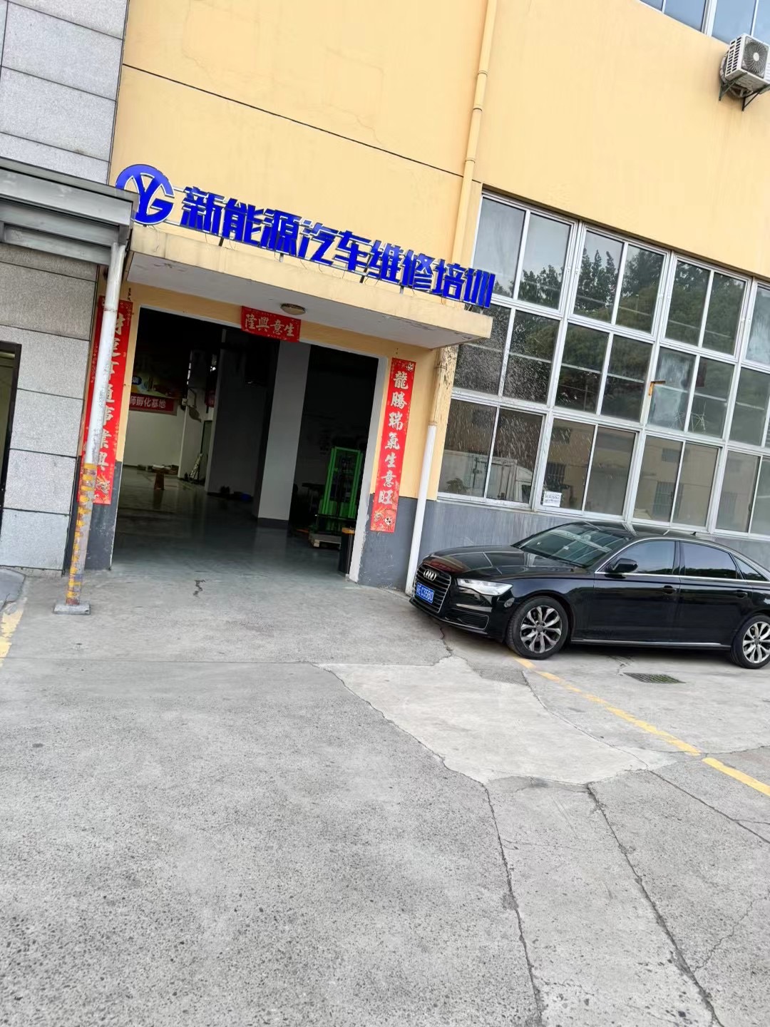 新能源汽车：驱动未来，绿色出行